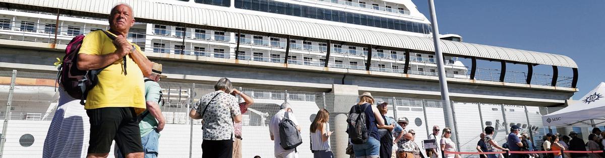 Cruceristas del MSC Orchestra se bajan en Málaga
