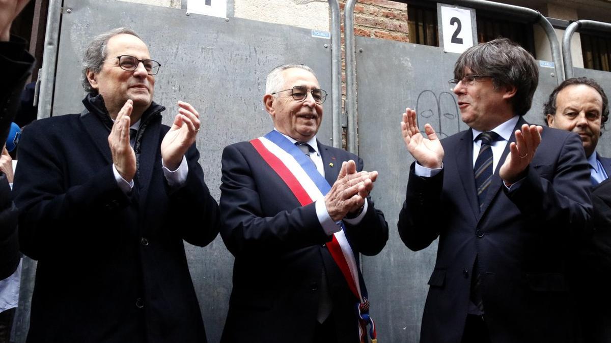 Torra y Puigdemont, con el alcalde de Perpinyà, Jean-Marc Pujol.