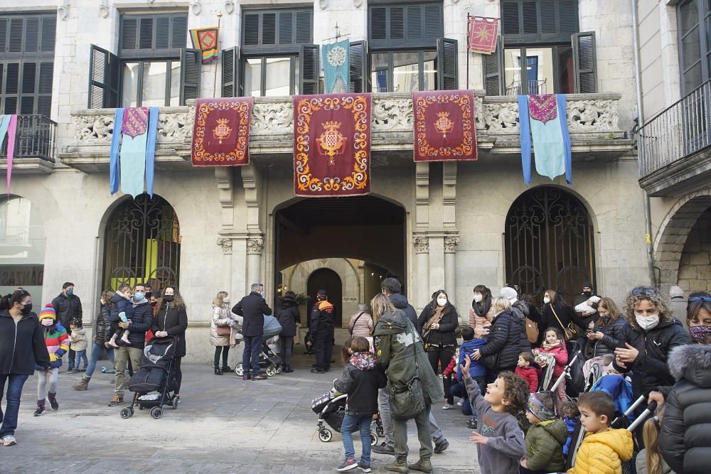 Els patges reials porten la màgia als barris de Girona