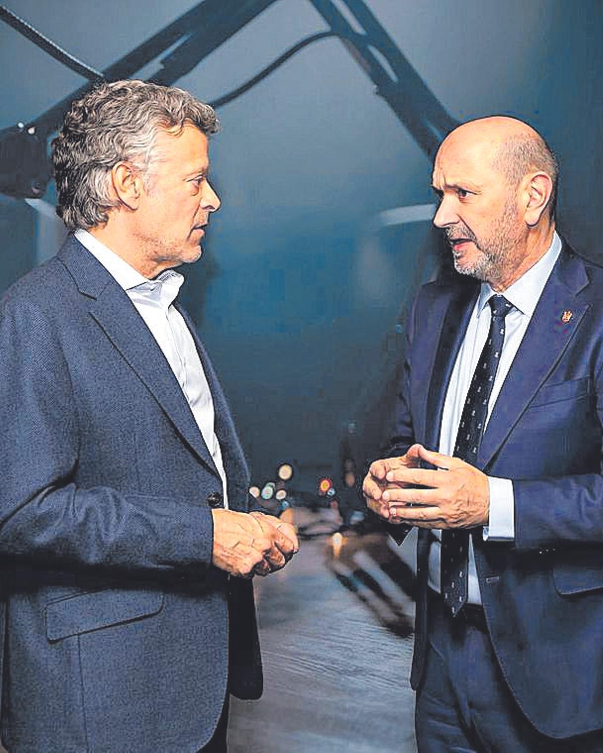 Joan Vehils, director del diario SPORT, junto a Rafel Louzán, presidente de la RFEF.