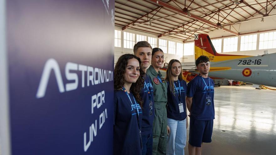 Una treintena de estudiantes se convierten en astronautas por un día en la AGA