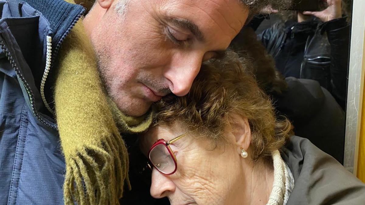 Ferran y su madre no pierden la esperanza.