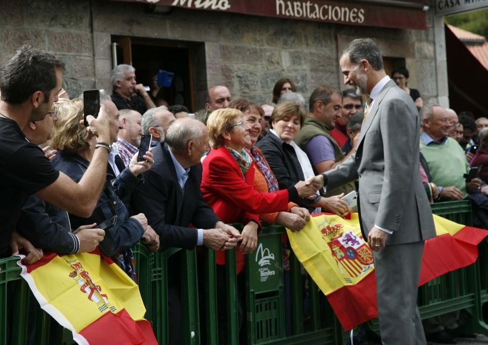 El Rey, impresionado con la "fabrica de luz" de Somiedo