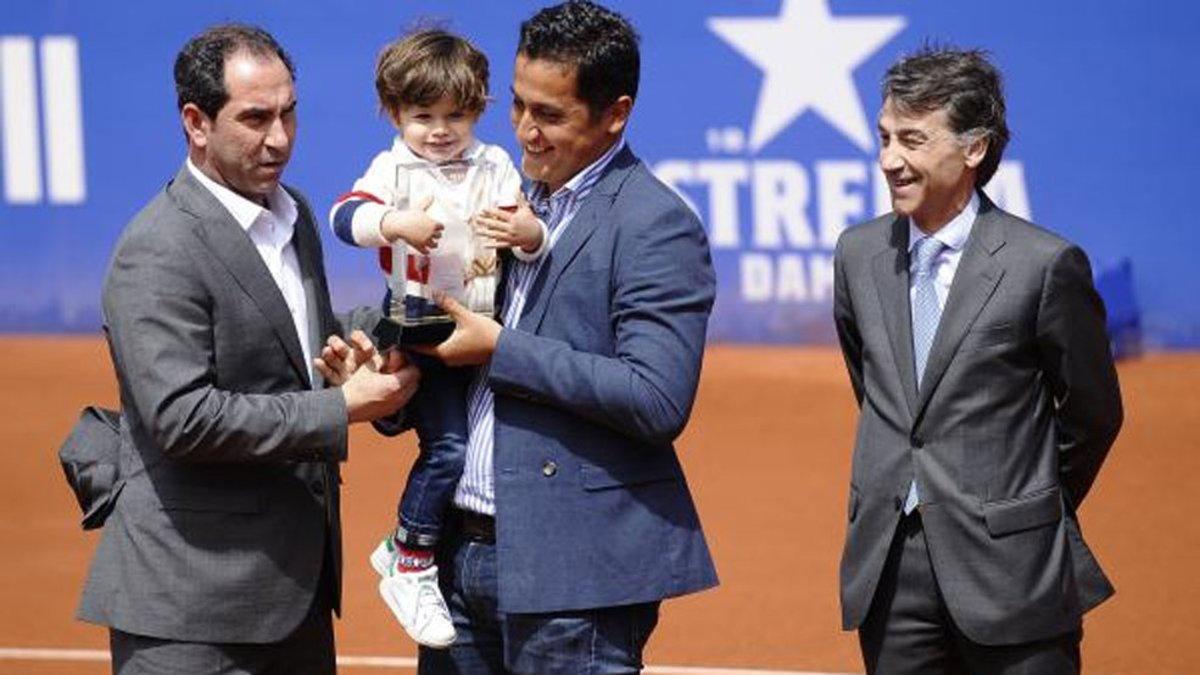 Almagro, junto a su hijo y a Albert Costa, en el acto