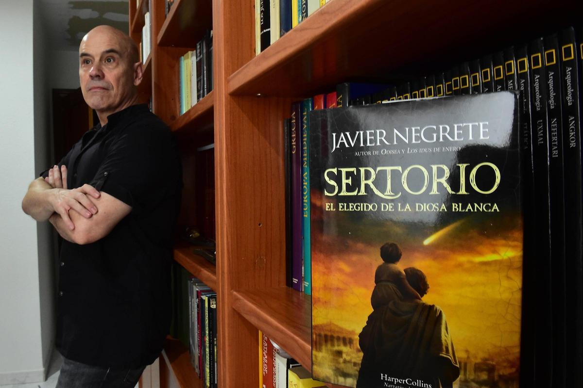 El escritor placentino Javier Negrete.