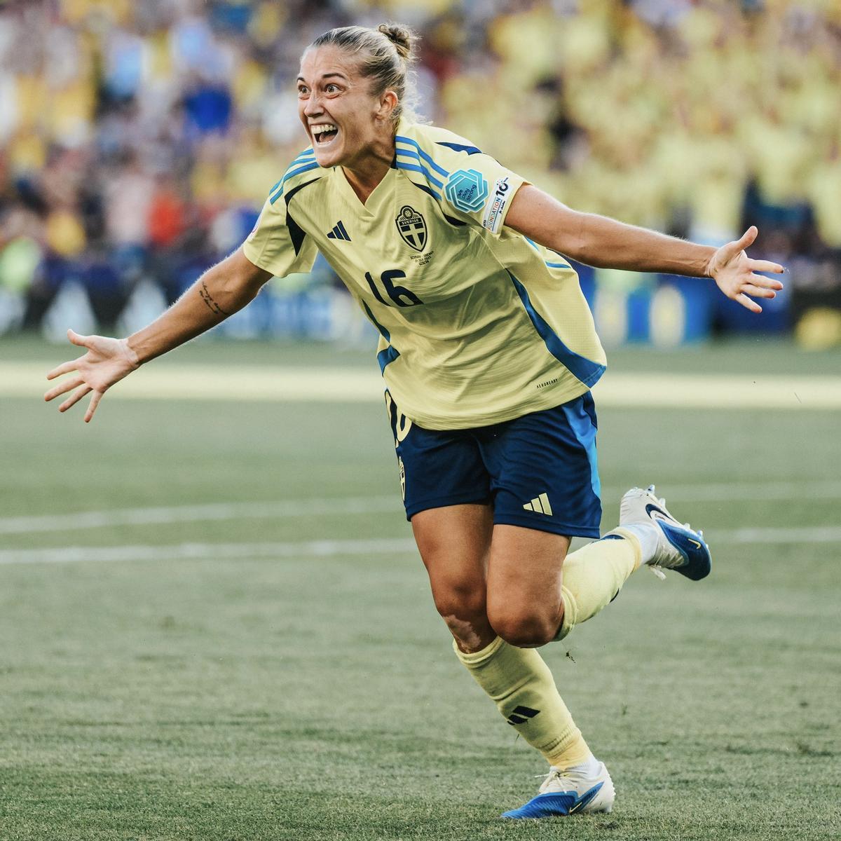 Filippa Angeldal en la celebración de su tanto para Suecia