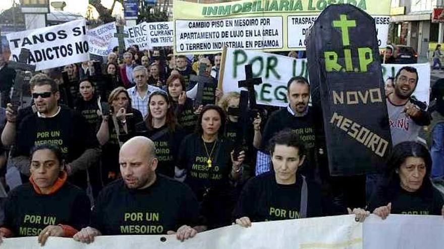 Vecinos de Novo Mesoiro, durante una de sus protestas contra los realojos. / Juan Varela