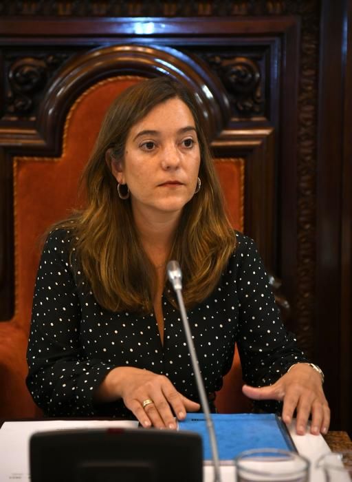 La alcaldesa cobrará 69.218 euros brutos anuales y los concejales, 59.582 euros, un incremento de casi 30.000 euros con respecto al salario que marcó Marea Atlántica para el exregidor Xulio Ferreiro.