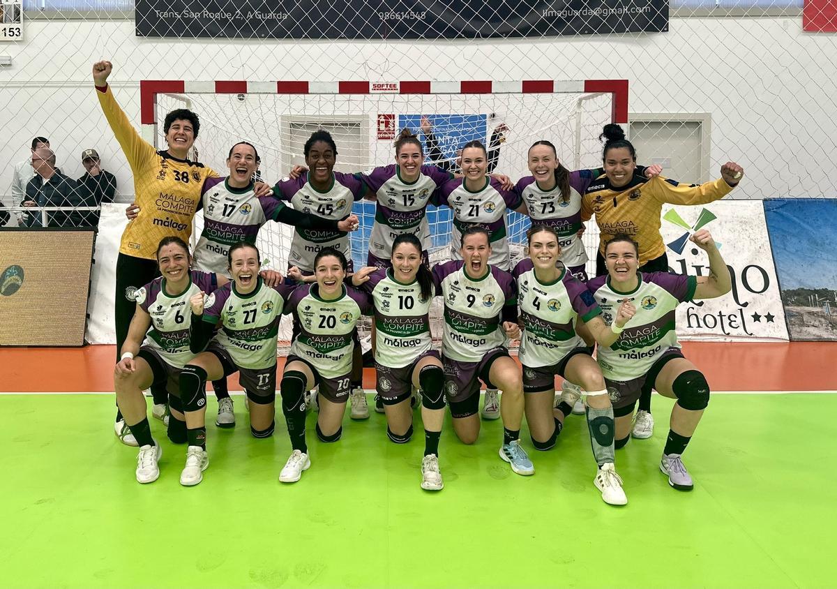 El Costa del Sol Málaga celebra su victoria en Galicia.