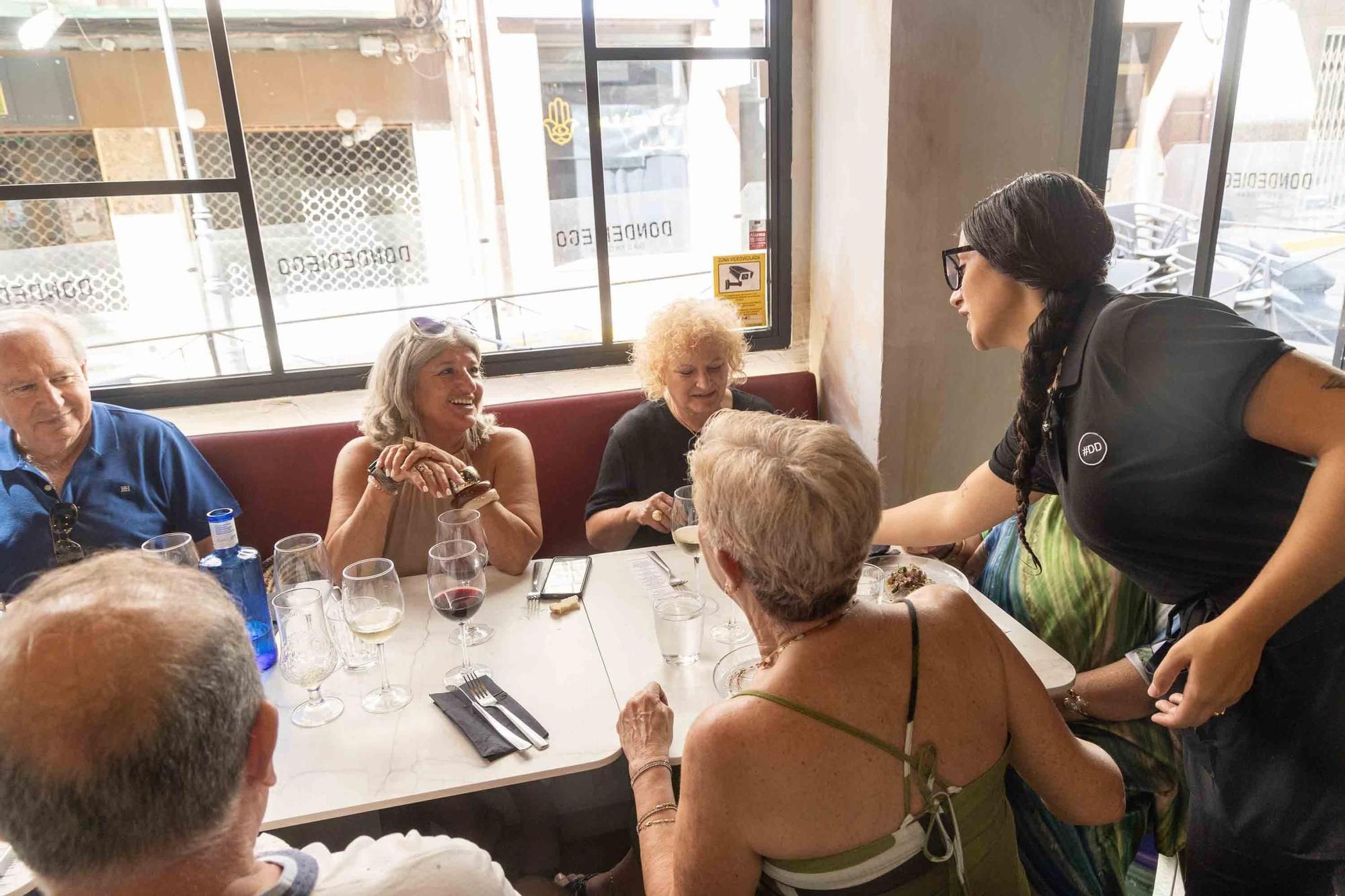 Cariño y sabor a Villena en Donde Diego, en el segundo día de "Menjars de la Terra" con la uva de mesa como protagonista