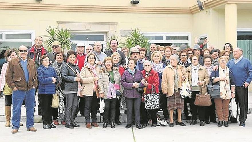 Mayores de Villafranca se animan a visitar Rute, la ciudad de la Navidad