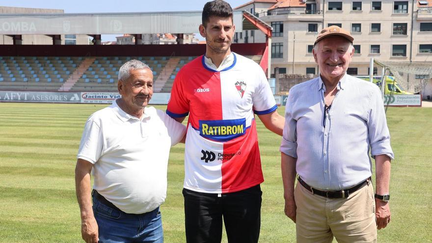 Edgar Redondo llega al Arosa para apuntalar el eje de la zaga