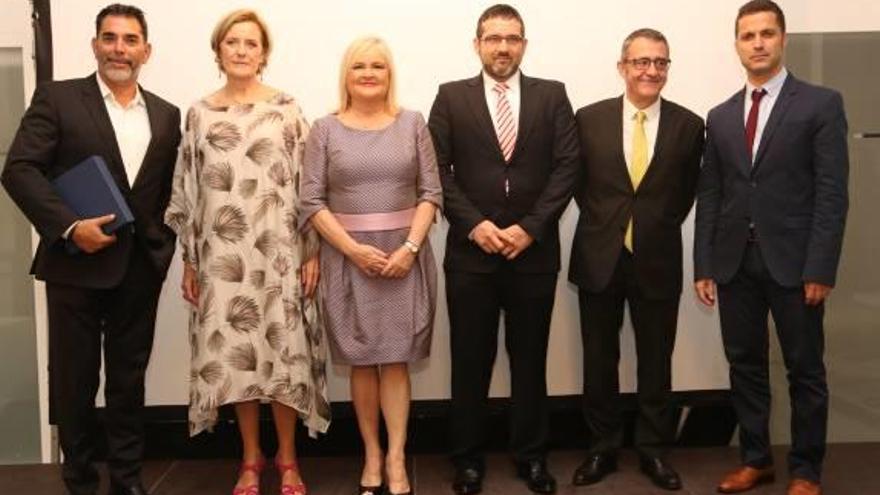 La presidenta del Ateneo, con los premiados en la I Noche Valenciana de las Letras.