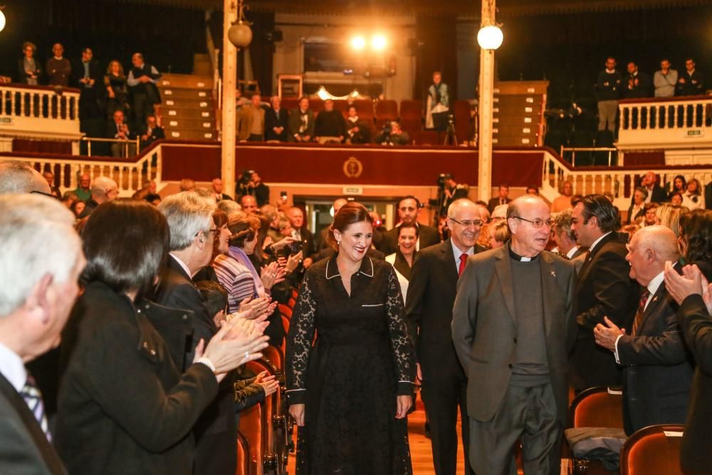 El Teatro Circo acogió la Glosa del Pregón de la Semana Santa que anuncia de los actos religosos en las calles de la ciudad