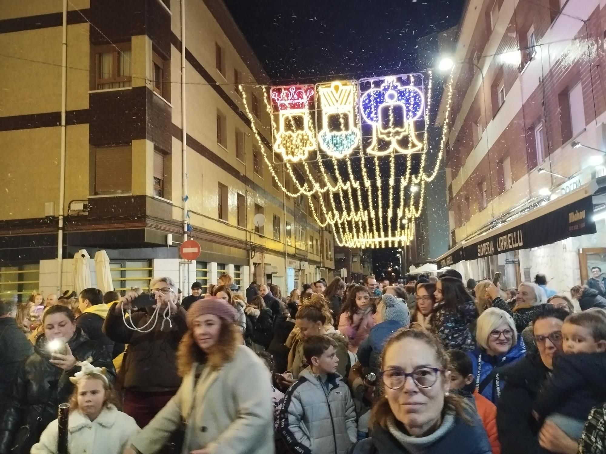 El divertido encendido del alumbrado navideño en Llanera, en imágenes