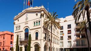  Fachada del Ayuntamiento de Badalona.