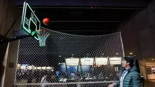 Jordi Villacampa lleva el deporte al 4YFN con Hoop y convierte el stand de Barcelona Activa en uno de los espacios más activos de la feria