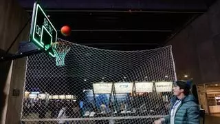 Jordi Villacampa lleva el deporte al 4YFN con Hoop y convierte el stand de Barcelona Activa en uno de los espacios más activos de la feria