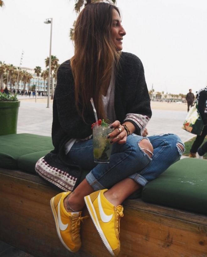 Así se llevan las Nike Cortez amarillas en Instagram - Woman