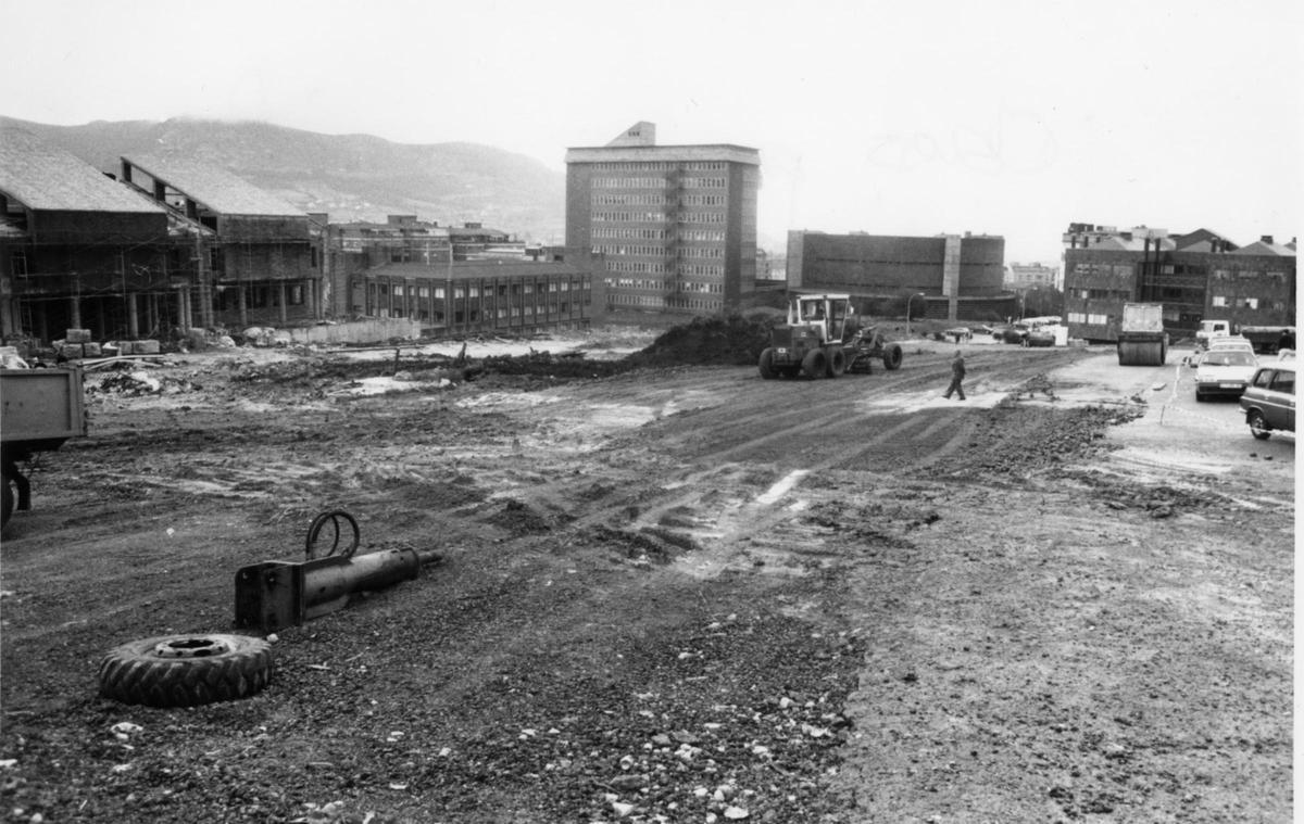Obras para la construcción del aparcamiento en el campus del Cristo.