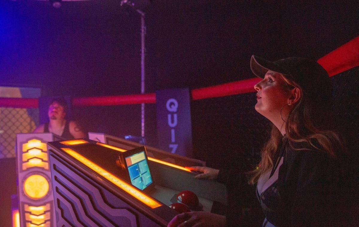 Así es GameSide, el nuevo complejo de ocio inmersivo de Terrassa con juegos de acción, QuizShow y karaoke