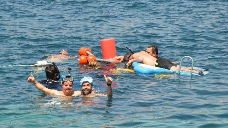 Buceo sin barreras en el sendero submarino adaptado de la cala del Racó de Calp