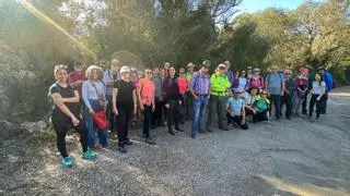 Así reivindica un grupo de excursionistas el antiguo camino que unía Llubí y Santa Margalida