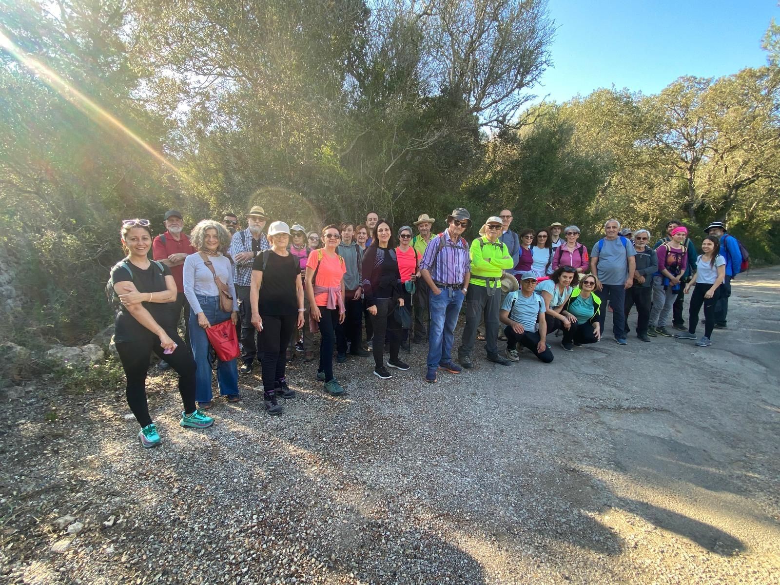 Así reivindican un grupo de excursionistas el antiguo camino que unía Llubí y Santa Margalida