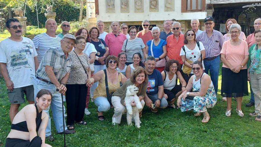 Visita de O Cruceiro a la Fundación Paco Lareo de Piloño