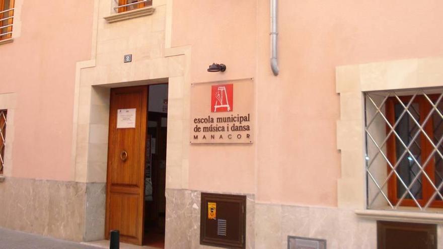 Exteriores de la actual Escola de Música de Manacor, junto a la plaza Ramon Llull.