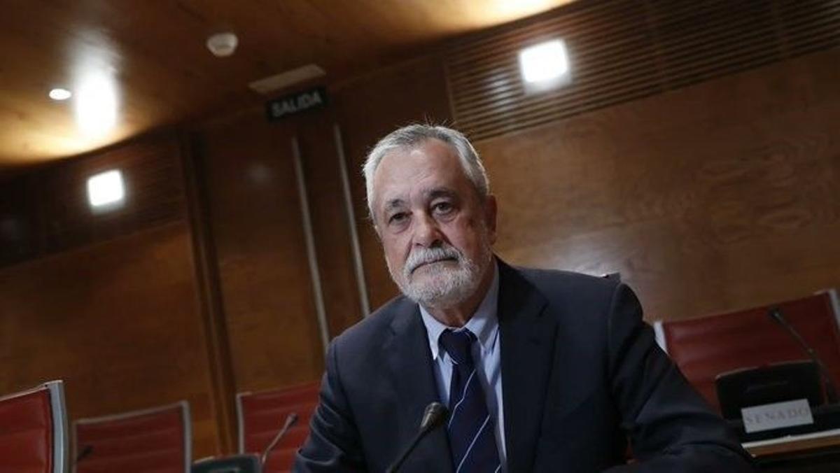 El Tribunal Constitucional o un indult, els complicats ‘cartutxos’ de Griñán per evitar la presó El Tribunal Constitucional o un indult, els complicats ‘cartutxos’ de Griñán per evitar la presó