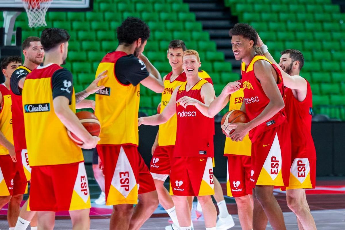 Entrenamiento de la selección española en el OAKA este domingo.