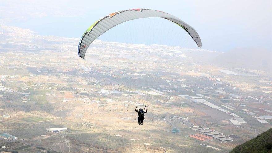 Herido en Redondela al chocar contra un muro mientras practicaba parapente