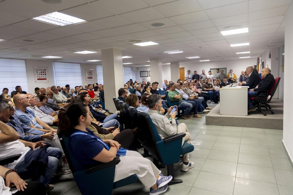 El salón de actos presentó un lleno ante el interés por los asuntos a tratar