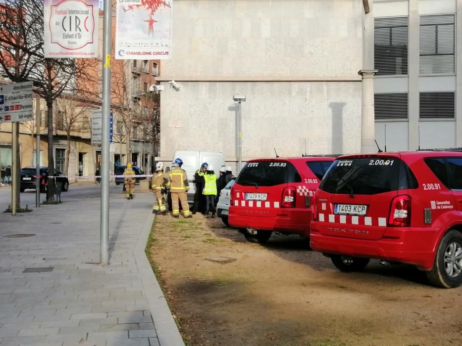 Els efectius d'emergències a la delegació d'Economia i Hisenda a Girona