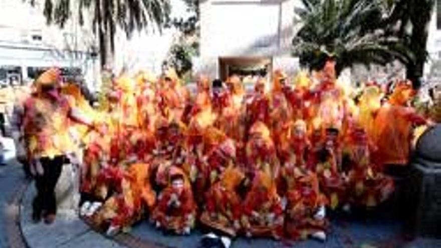 Niños y tradición en el primer día de Carnaval