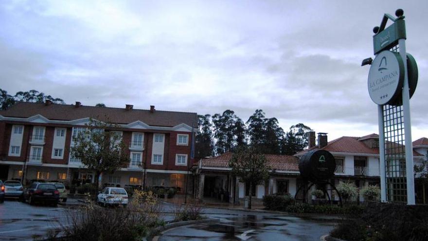 Las instalaciones del hotel restaurante La Campana, ayer.