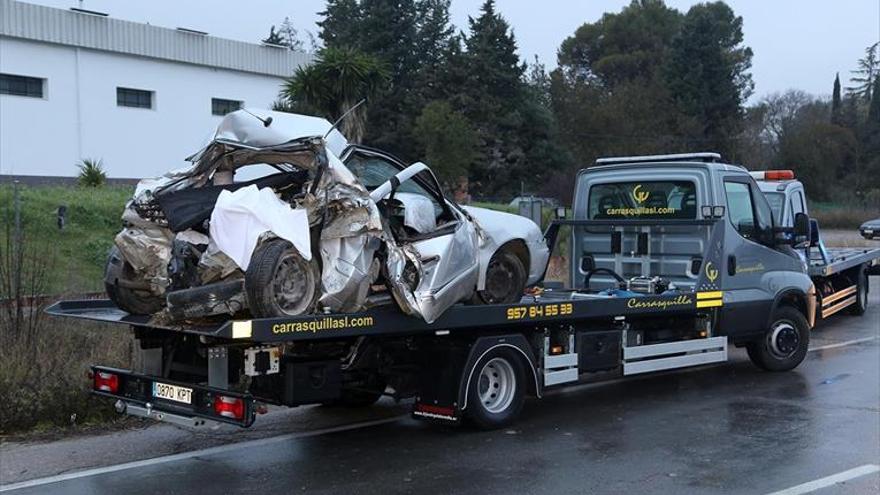 Una joven fallece en un accidente entre un automóvil y un tractor