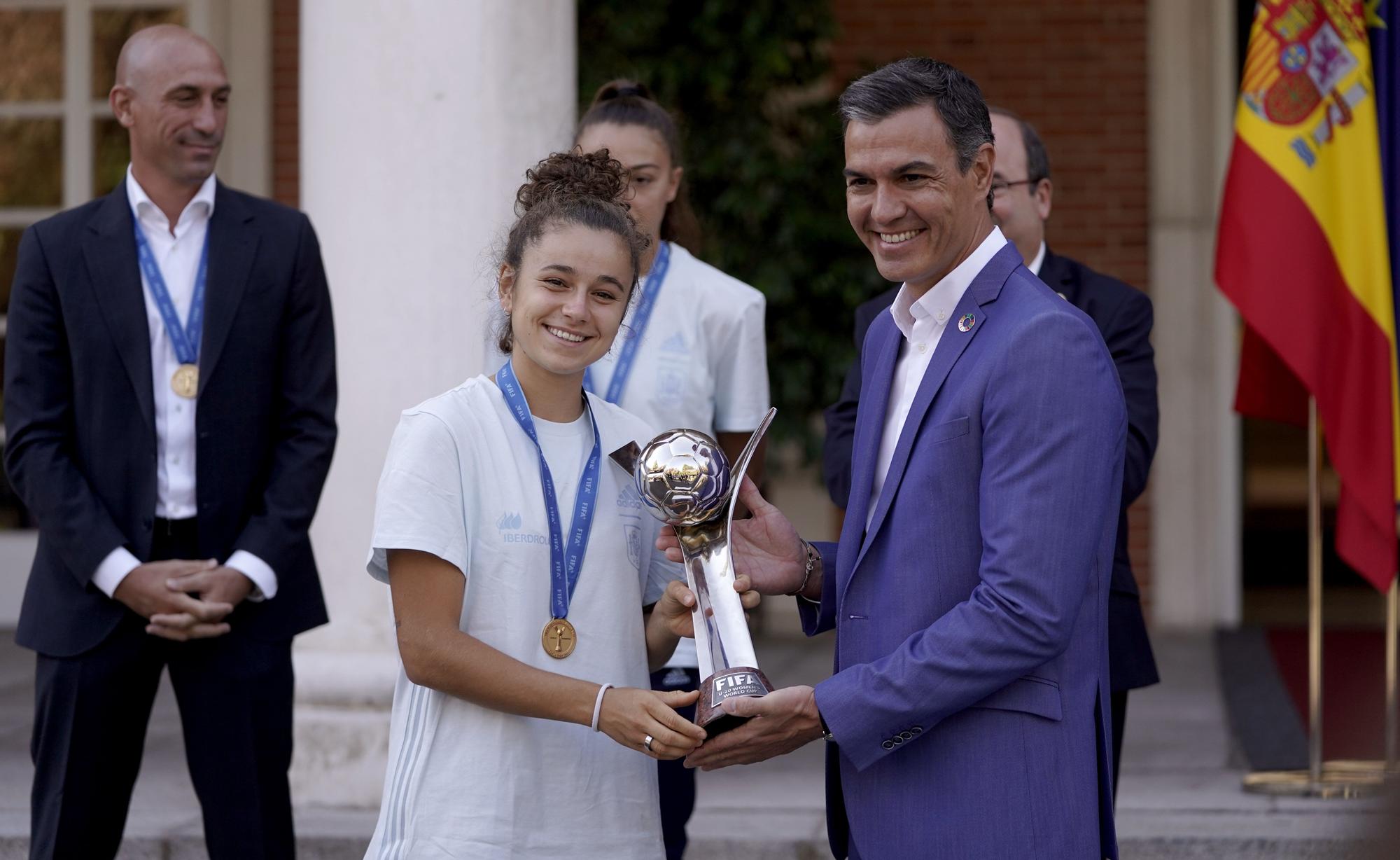 La recepción de Pedro Sánchez a la selección femenina Sub-20, en imágenes