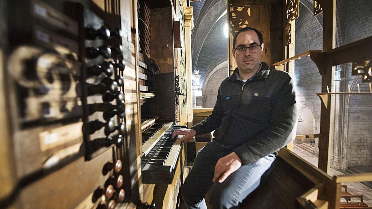 Jordi Xandri a la cadireta de l’orgue de Solsona