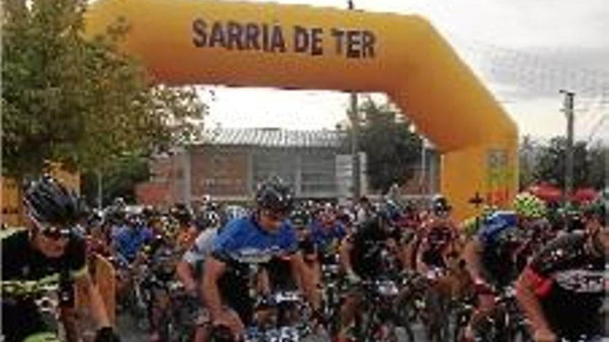 La cinquena Marxa de Sarrià de Ter reuneix 200 participants