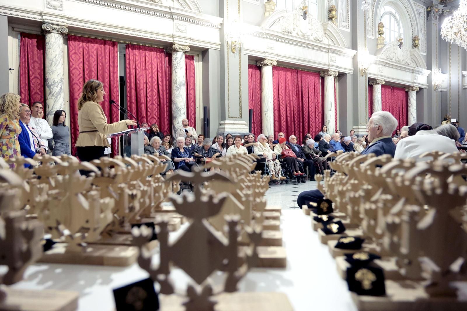 Homenaje a los centenarios en el Ayuntamiento de València