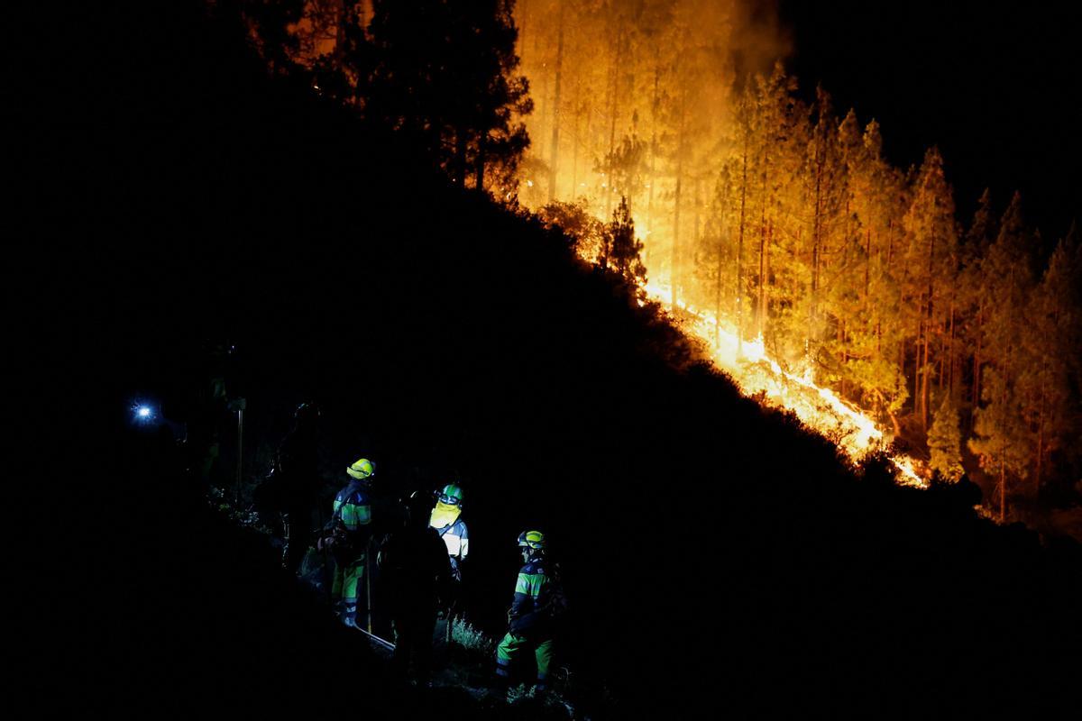 El incendio forestal de Tenerife, sin control