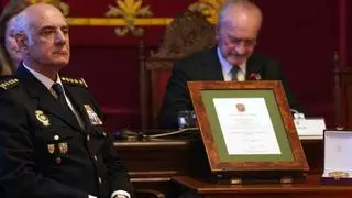 Piden que los policías nacionales de Málaga puedan lucir la Medalla de la Ciudad