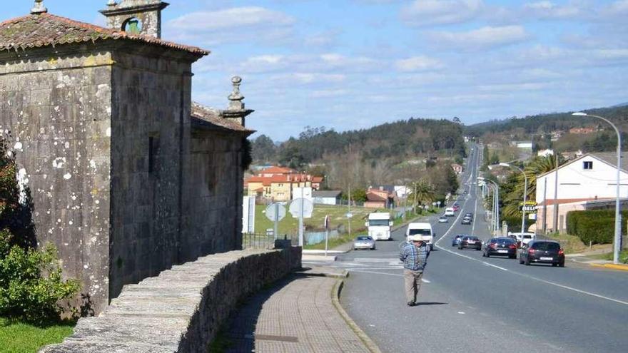 Tramo de San Antoniño en el cruce de la N-550 con la Rúa Areal.  // Gustavo Santos