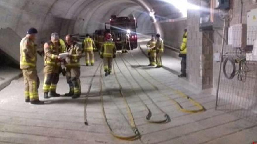 Els Bombers fan pràctiques al túnel de l&#039;AVE de Girona