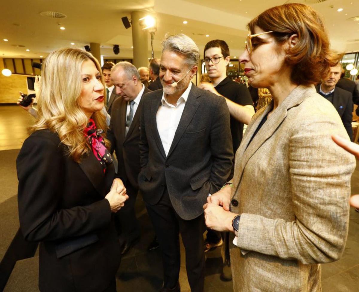 Javier Moll dio la bienvenida a los invitados al acto en el Hábitat Sella. | JAIME GALINDO