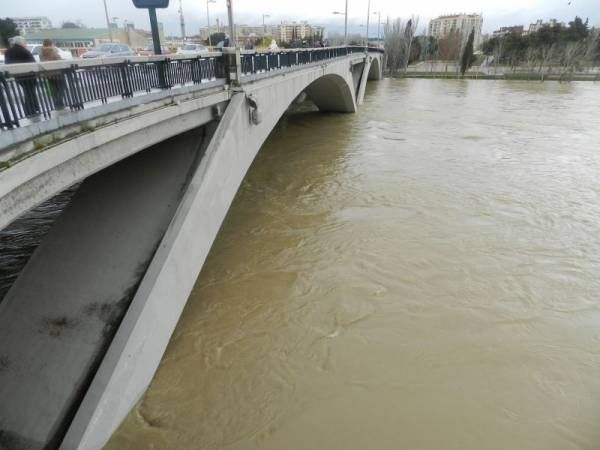 Fotogalería: El Ebro crece a su paso por Zaragoza