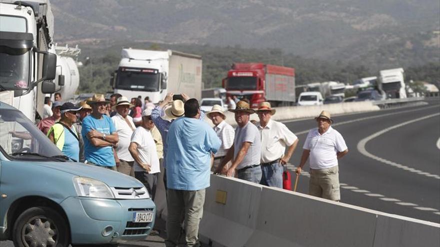 Colas kilométricas en un nuevo corte de la N-432