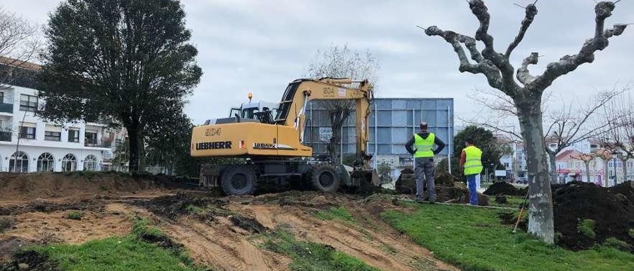 Los trabajos de construcción de la pista de patinaje de O Corgo. // Muñiz